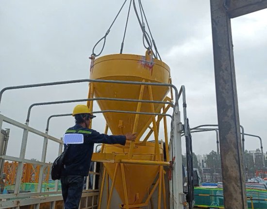 Gia công phễu đổ bê tông